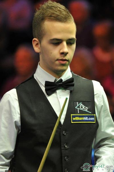 樊振东在接 樊振东在接